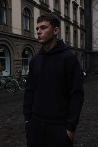 Midnight Blue Cloud Hoodie med Embossed Logo