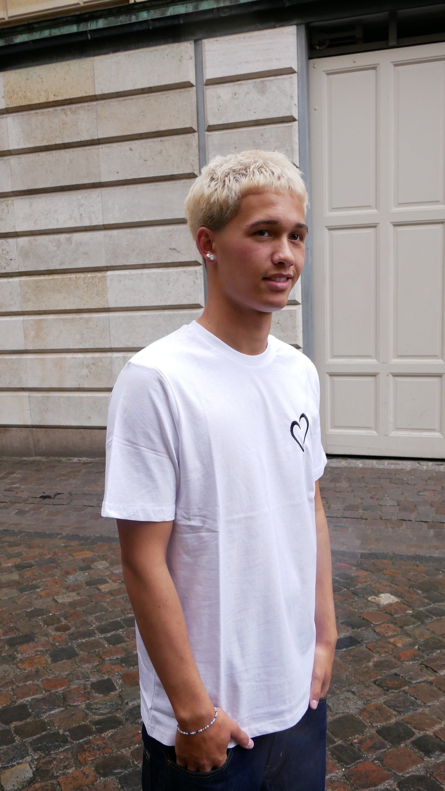Signatur T-shirt med sort hjerte - Hvid